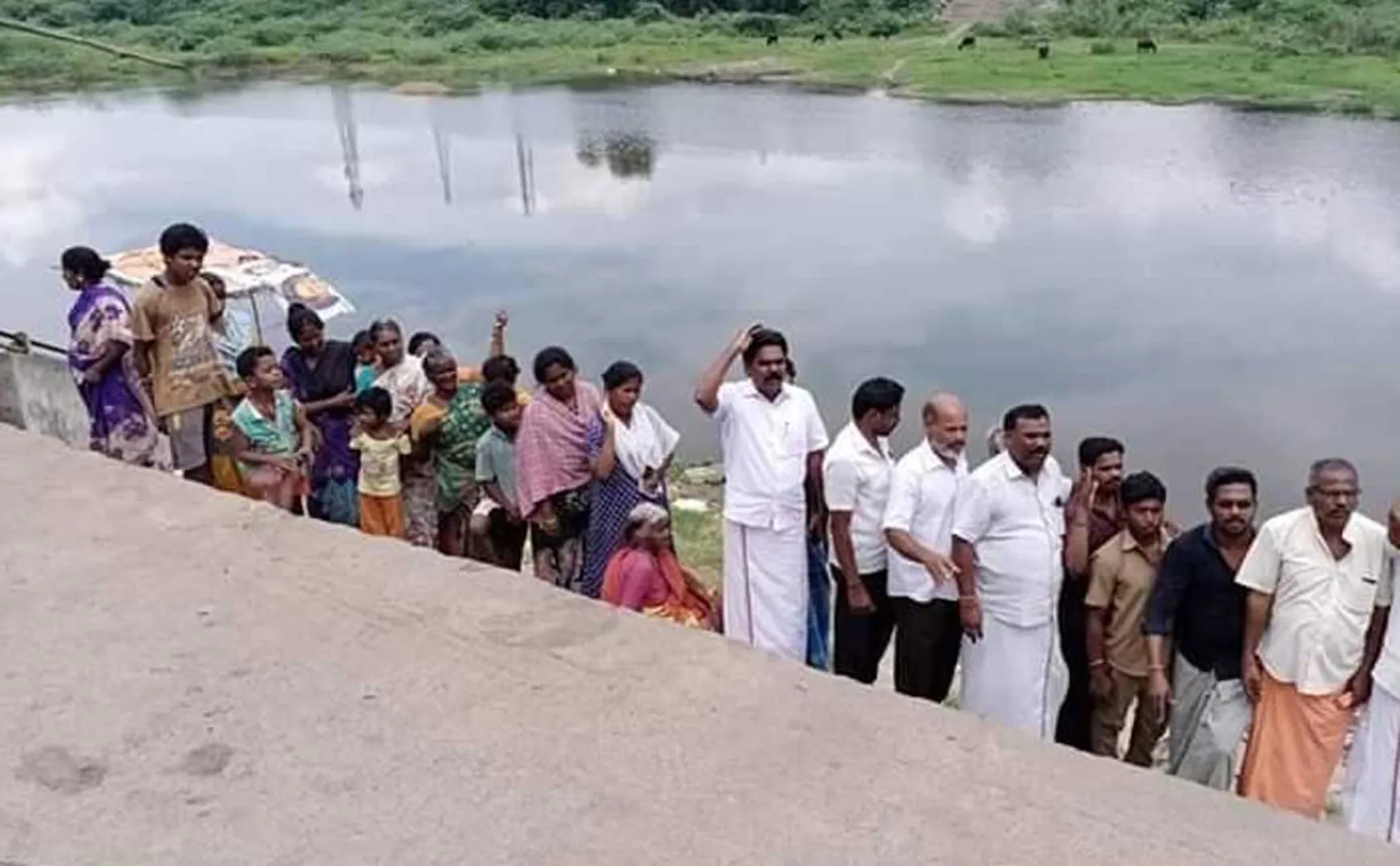 river needs to be cleaned demands local people 
